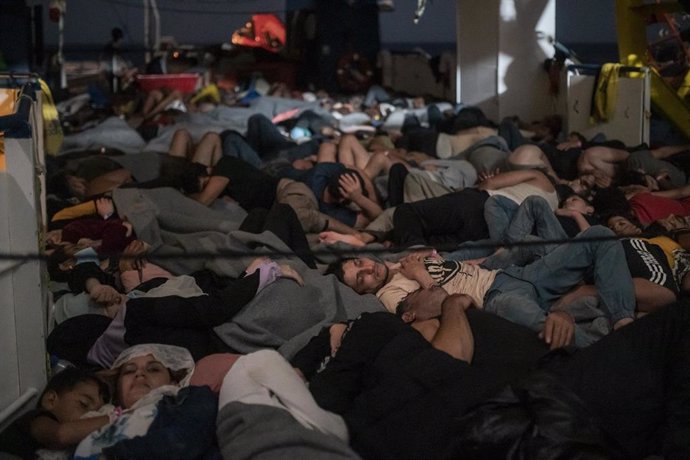 Migrantes y refugiados rescatados a bordo del 'Sea-Watch 3'