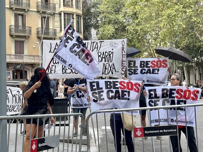 Una desena de persones protesta durant l'acte central d'ERC per la Diada