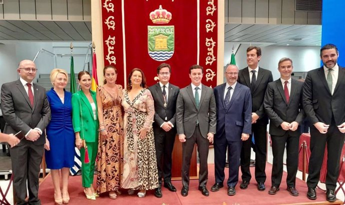 Carmen Crespo acompaña a los ejidenses en la celebración del Día del Municipio