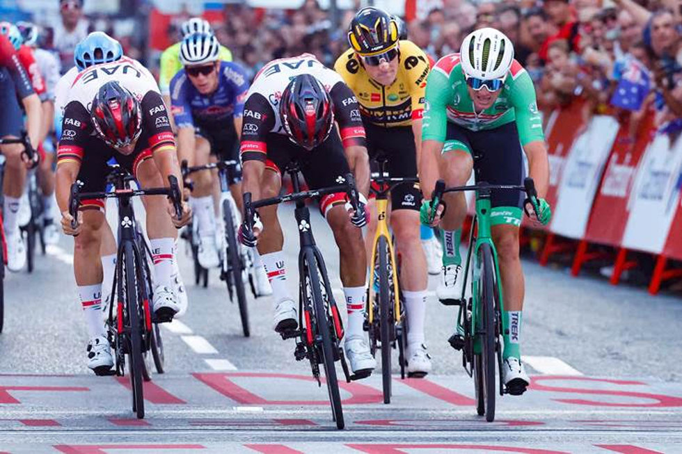 Sebastián Molano vence en la última etapa de La Vuelta 2022 en Madrid.