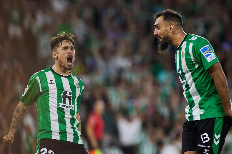 El jugador del Real Betis Rodri Sánchez celebra un gol. 