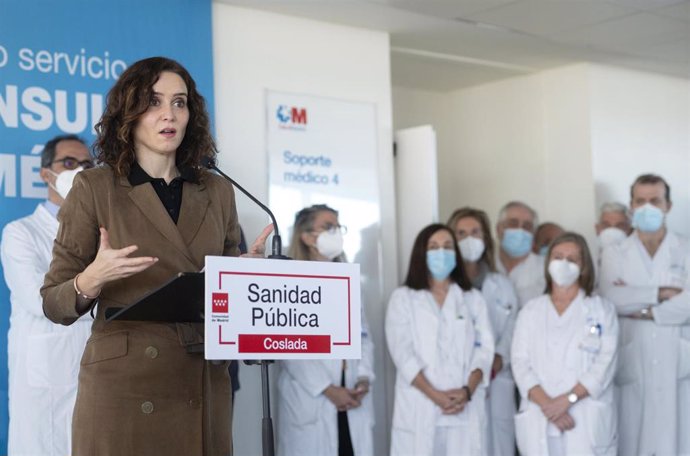 Archivo - La presidenta de la Comunidad de Madrid, Isabel Díaz Ayuso, comparece en la presentación del funcionamiento de la nueva videoconsulta médica, en el Hospital Universitario de Henares, a 18 de enero de 2022, en Coslada, Madrid, (España). 