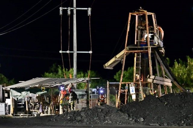 Labores de rescate de mineros atrapados en una mina de carbón de Sabinas, Coahuila, México