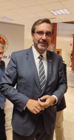 El rector de la Universidad de Jaén, Juan Gómez.
