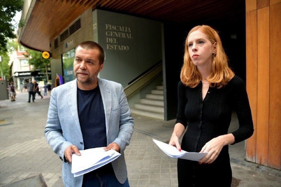La secretaria de Estado para la Agenda 2030, Lilith Verstrynge, y el director general de los Derechos de los Animales, Sergio García Torres, registran un escrito en la Fiscalía de Medio Ambiente para pedir la suspensión cautelar del 'Toro de la Vega'.