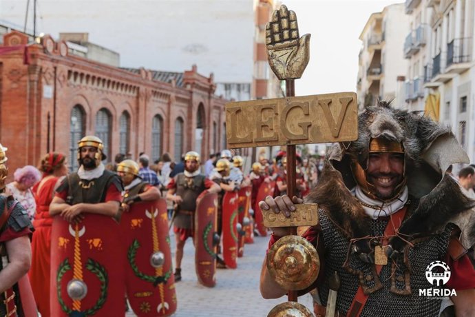Archivo - Tropas de romanos en su entrada en Mérida en una edición anterior de Emerita Lvdica.