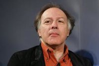 La Comunidad de Madrid honra a Javier Marías y a su madre dando sus nombres a una biblioteca y un auditorio