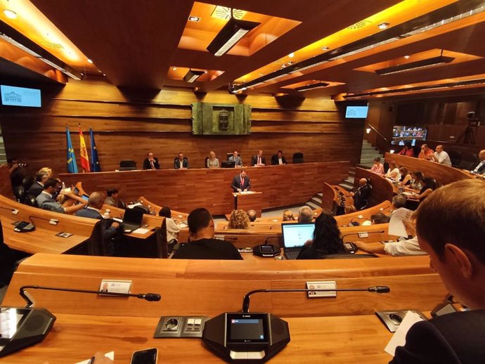 El presidente Adrián Barbón en el debate de Orientación Política.