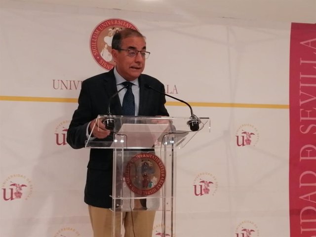 El rector de la Universidad de Sevilla, Miguel Ángel Castro.