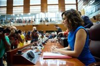 Ayuso anuncia nuevas deducciones fiscales y 'tarifa cero' para autónomos el primer año