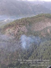 El Infoca trabaja en el remate del incendio en el río Borosa, en Santiago-Pontones (Jaén), tras darlo por controlado