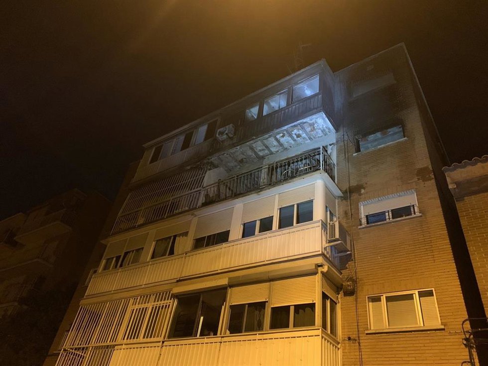 Policía Científica investiga la causa del incendio en Campamento, en el que murieron dos okupas y una perra