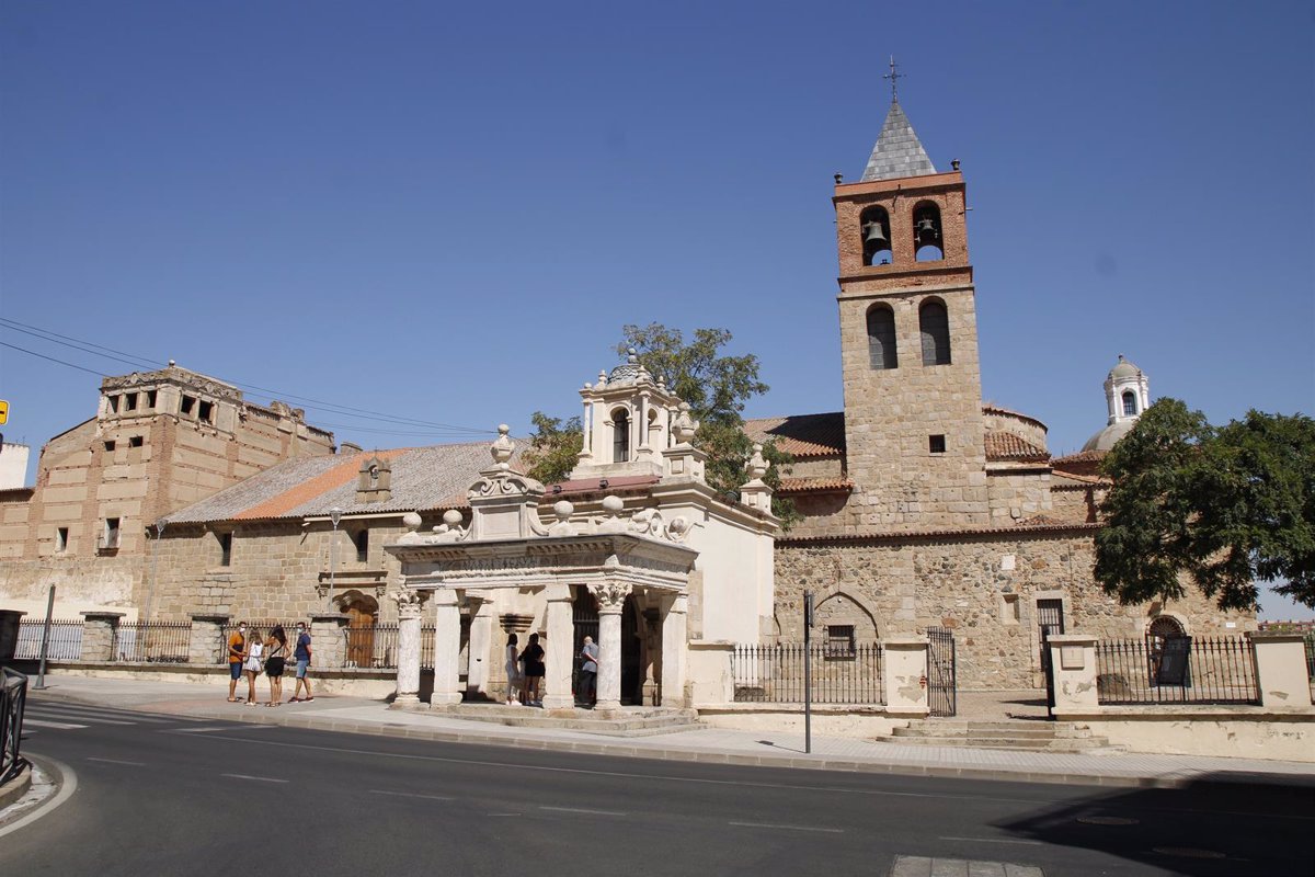 El párroco de Santa Eulalia pide celeridad a la Junta para que el centro de peregrinos esté acabado para el Año Jubilar El párroco de Santa Eulalia pide celeridad a la Junta para que el centro de peregrinos esté acabado para el Año Jubilar