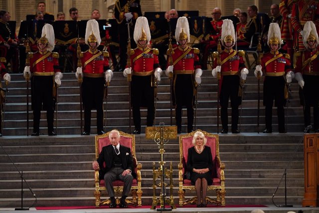 El rei Carles III d'Anglaterra i la seva dona Camila, reina consort