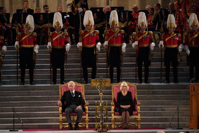 El rei Carles III d'Anglaterra i la seva dona Camila, reina consort
