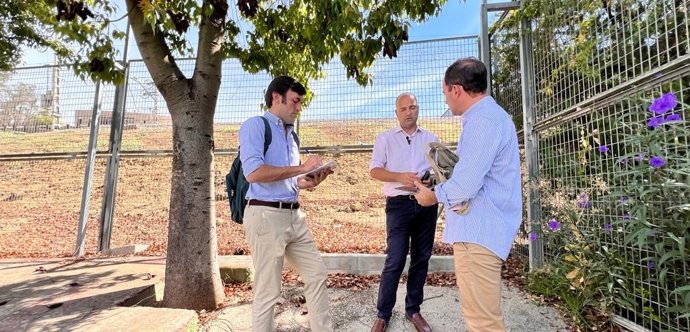 García de Polavieja, en uno de los lugaares afectados en Sevilla Este por la contaminación acústica por el paso de los trenes.