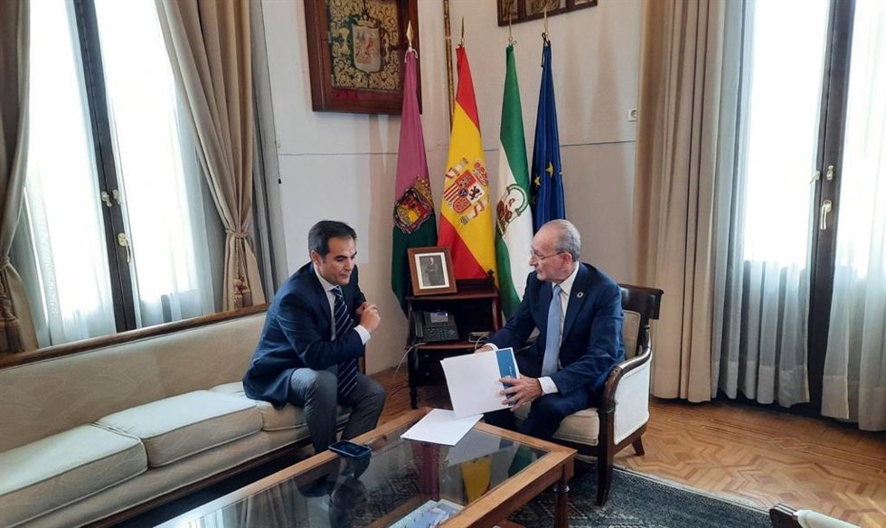 El consejero de Justicia, José Antonio Nieto, y el alcalde, Francisco de la Torre, en una reunión