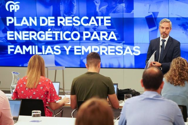 El vicesecretario de Economía del PP, Juan Bravo, durante la presentación del 'Plan de Rescate Energético para Familias y Empresas' elaborado por el partido, en la sede del PP, en la calle Génova, a 12 de septiembre de 2022.