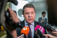 Page apoya a empresarios y alude a Podemos pidiendo "desterrar vientos populistas" de quien legisla "muy de chiringuito"