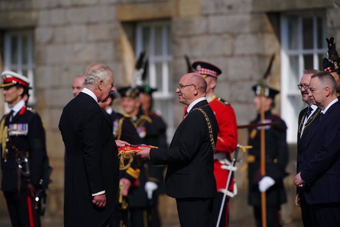 Carlos III recibe las llaves de la ciudad escocesa de Edimburgo