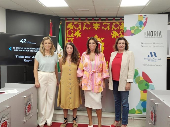 Ronda acoge una parada informativa sobre el campus de programación 42 Málaga de la mano de la Diputación