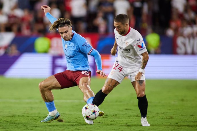 Jack Grealish of Manchester City and Alejandro Dario "Papu" Gomez of Sevilla FC in action during the UEFA Champions League, Group  G, match between Sevilla FC and Manchester City at Estadio Ramon Sanchez Pizjuan on September 6, 2022 in Sevilla, Spain.