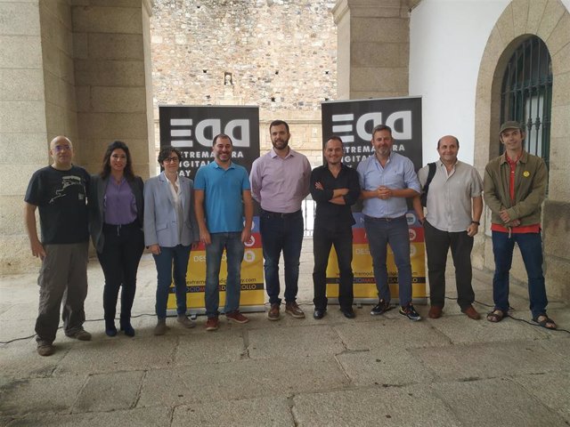 Organizadores y autoridades locales tras la presentación del Extremadura Digital Day