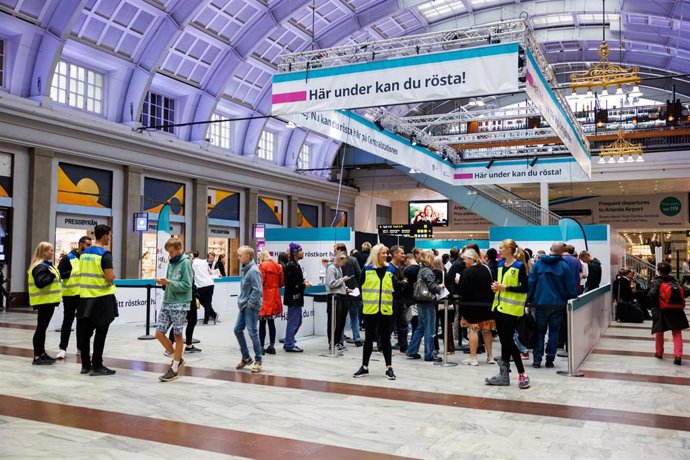 Colegio electoral en la estación central de Estocolmo, Suecia