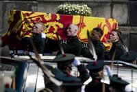 La catedral de Edimburgo acoge una primera misa de despedida a Isabel II