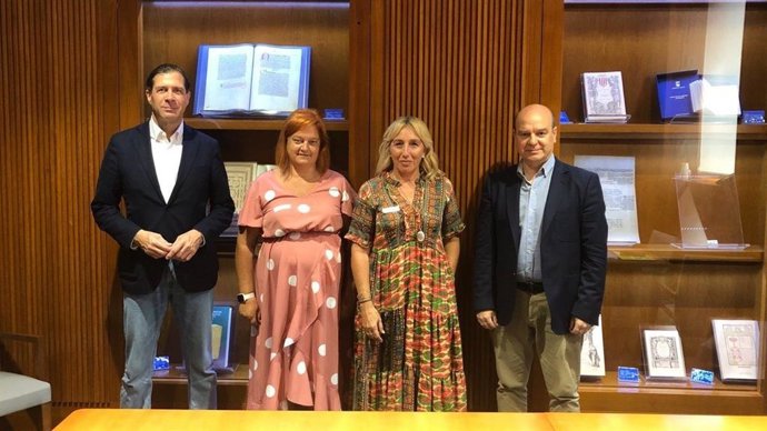 Los diputados de VOX y las representantes del sindicato se han reunido en las Cortes.