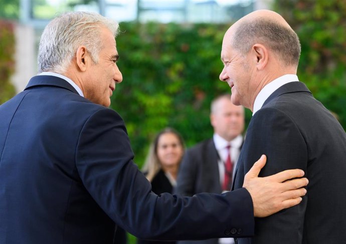 El primer ministro israelí, Yair Lapid, y el canciller alemán, Olaf Scholz, en Berlín