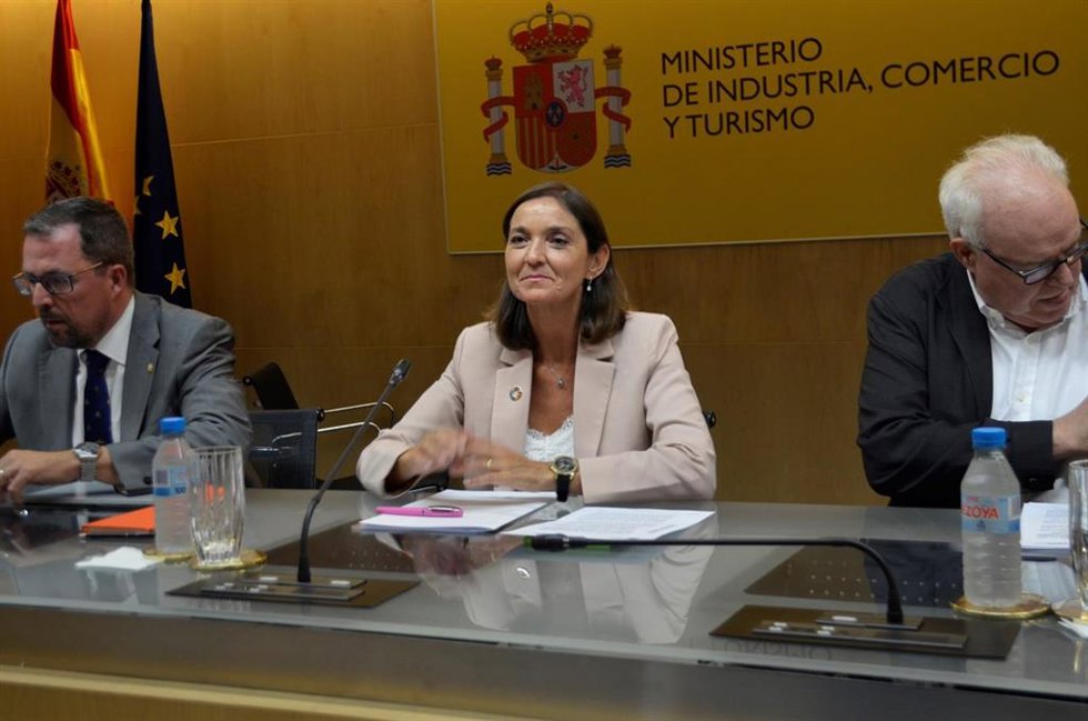 La ministra de Industria, Comercio y Turismo, Reyes Maroto, en la reunión de la 13 mesa del acero, que ha presidido con el sector y las comunidades autónomas.