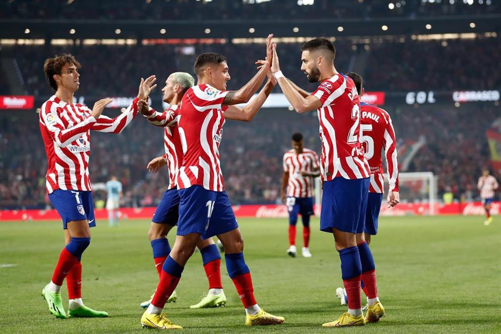 Los jugadores del Atlético de Madrid celebran el gol de Yannick Carrasco ante el Celta en LaLiga Santander 2022-2023