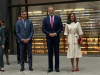 Los Reyes y Pedro Sánchez acuden a la conmemoración del 50 aniversario de la muerte de Pablo Picasso
