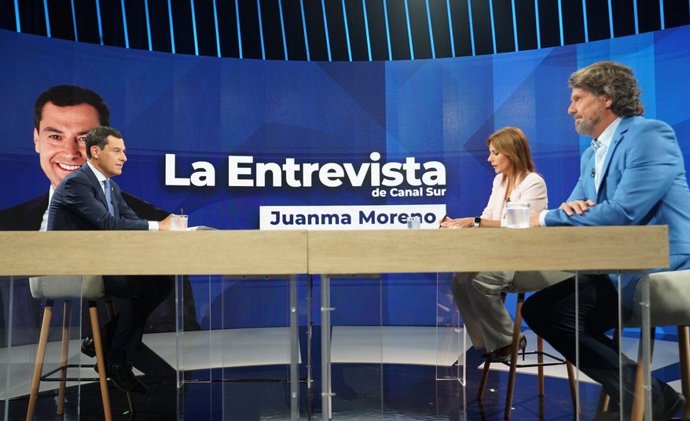 El presidente de la Junta de Andalucía, Juanma Moreno, en una entrevista en Canal Sur TV.