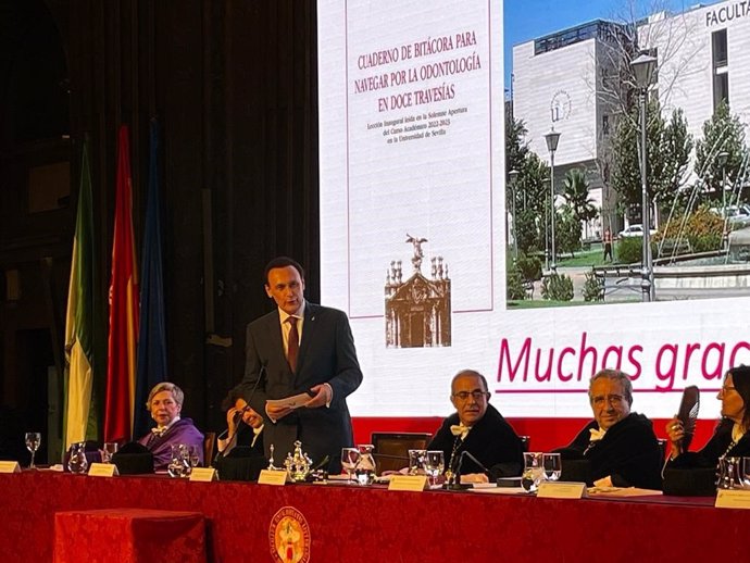 Villamandos en la apertura del curso académico de la US