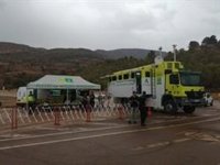 Treinta evacuados de cortijos y viviendas en el barranco de la Zaza por la cercanía del fuego de Los Guájares (Granada)