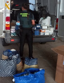 La Guardia Civil interviene 9.000 dosis de ibuprofeno.