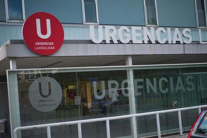 Archivo - Detalle de la fachada del Servicio de Urgencias del Complejo Hospitalario de Navarra durante a Pandemia Covid-19  en Abril 28, 2020 en Pamplona, Navarra, España