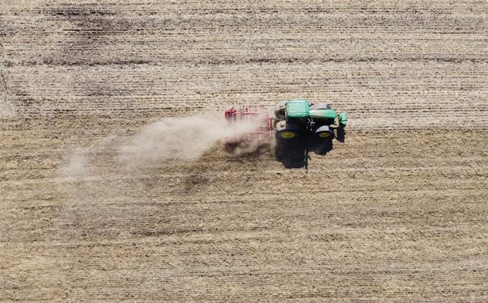23 August 2022, Hessen, Echzell: A farmer harrows a harvested grain field with his tractor. Photo: Arne Dedert/dpa