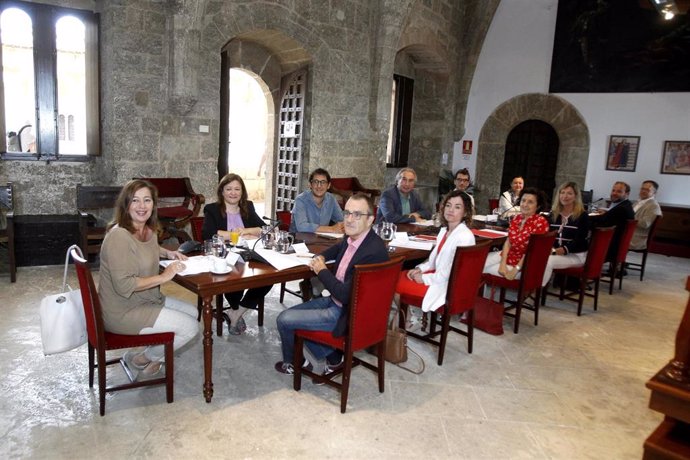 Archivo - La presidenta del Govern, Francina Armengol, durante una reunión los consellers del Ejecutivo balear, en el Castell de Bellver, a 26 de mayo de 2022, con motivo de los tres años de gobierno balear. 