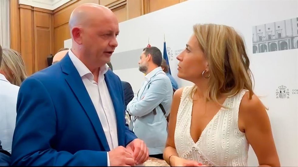 El alcalde de Dos Hermanas, Francisco Rodríguez, y la ministra de Transportes, Raquel Sánchez.
