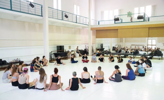 El Espai LaGranja, espacio de recursos y mediación para la danza y las artes del movimiento adscrito al Institut Valenci de Cultura, organiza una jornada de escucha del sector y un taller de búsqueda de nuevas estéticas de movimiento.