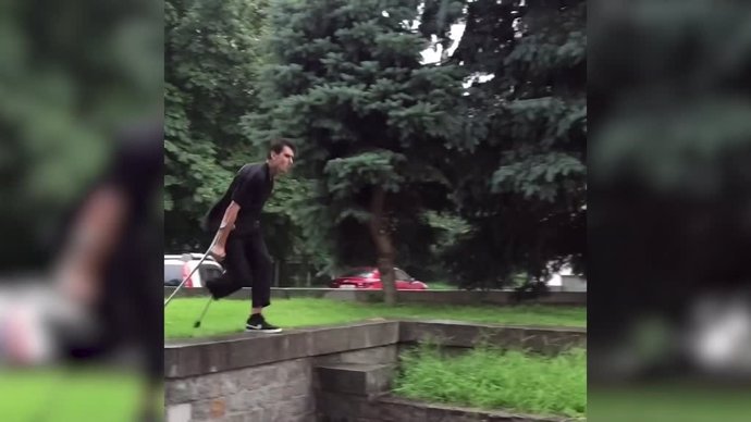 Este ucraniano de 23 años con solo una pierna es capaz de hacer increíbles acrobacias