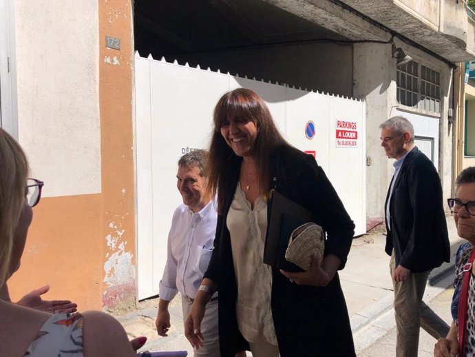 La presidenta de Junts, Laura Borrs, a su llegada a la conferencia bajo el título '¿Tiene límites el parlamentarismo?' que clausura la 54 edición de la Universitat Catalana d'Estiu, a 23 de agosto de 2022 en Prada de Conflent (Francia).