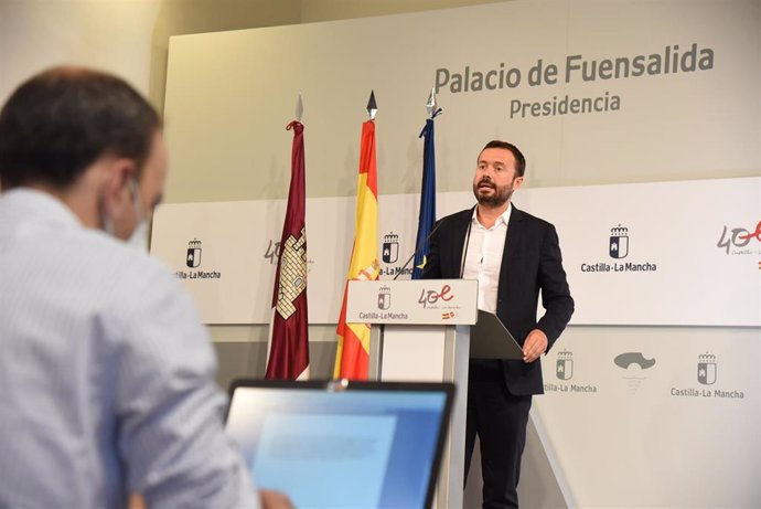 L consejero de Desarrollo Sostenible, José Luis Escudero, informa, en rueda de prensa, de acuerdos del Consejo de Gobierno relacionados con su departamento.