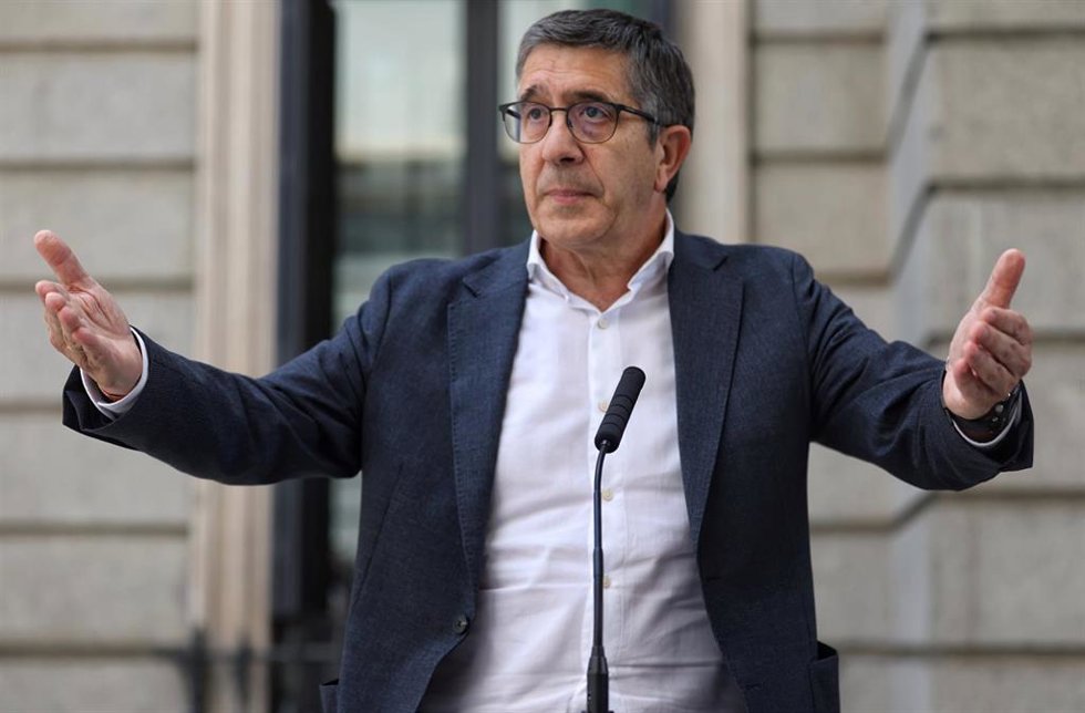 Archivo - El portavoz del Grupo Socialista en el Congreso, Patxi López.