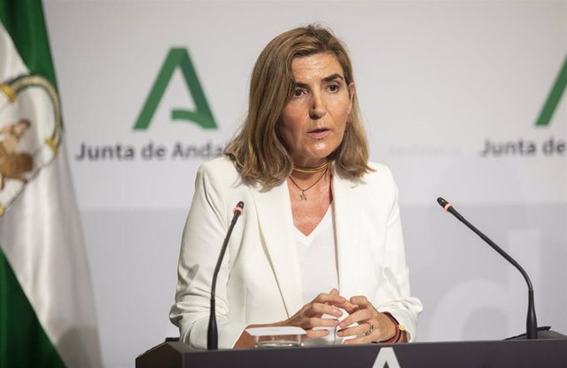 La consejera de Empleo, Empresa y Trabajo Autónomo, Rocío Blanco, durante la rueda de prensa posterior a la reunión de Consejo de Gobierno de la Junta de Andalucía. A 13 de septiembre de 2022, en Sevilla (Andalucía, España).