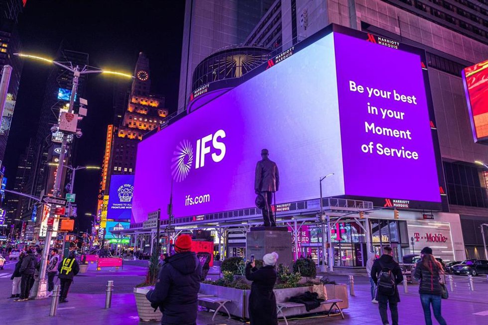 Archivo - Valla publicitaria de IFS