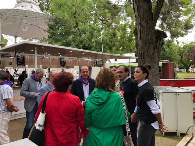 El alcalde de Guadalajara, Alberto Rojo, en el vermú solidario de Nipace